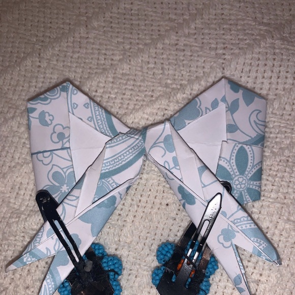 🔥 3/$20 Handmade Flower Hair Clips - Picture 3 of 3